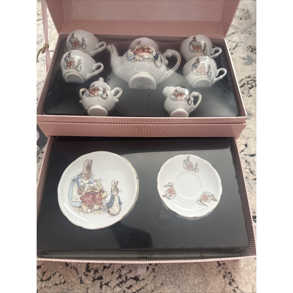 Reutter Porcelain - - Peter Rabbit - Medium Tea Set w/Case - Picture 2 of 7